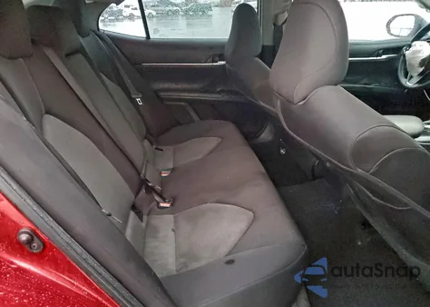 2020 Toyota Camry Le z USA, uszkodzony, nr VIN 4T1C11BK7LU004487